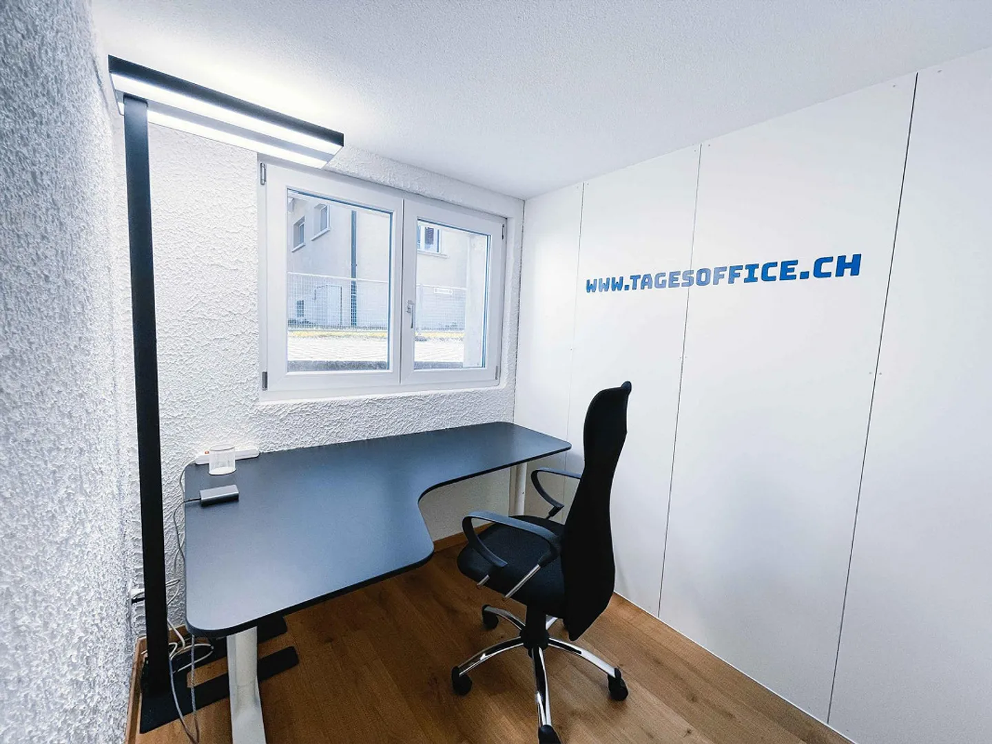 Bureau central à louer à Wattwil - incluant WIFI - Photo 1 sur 2