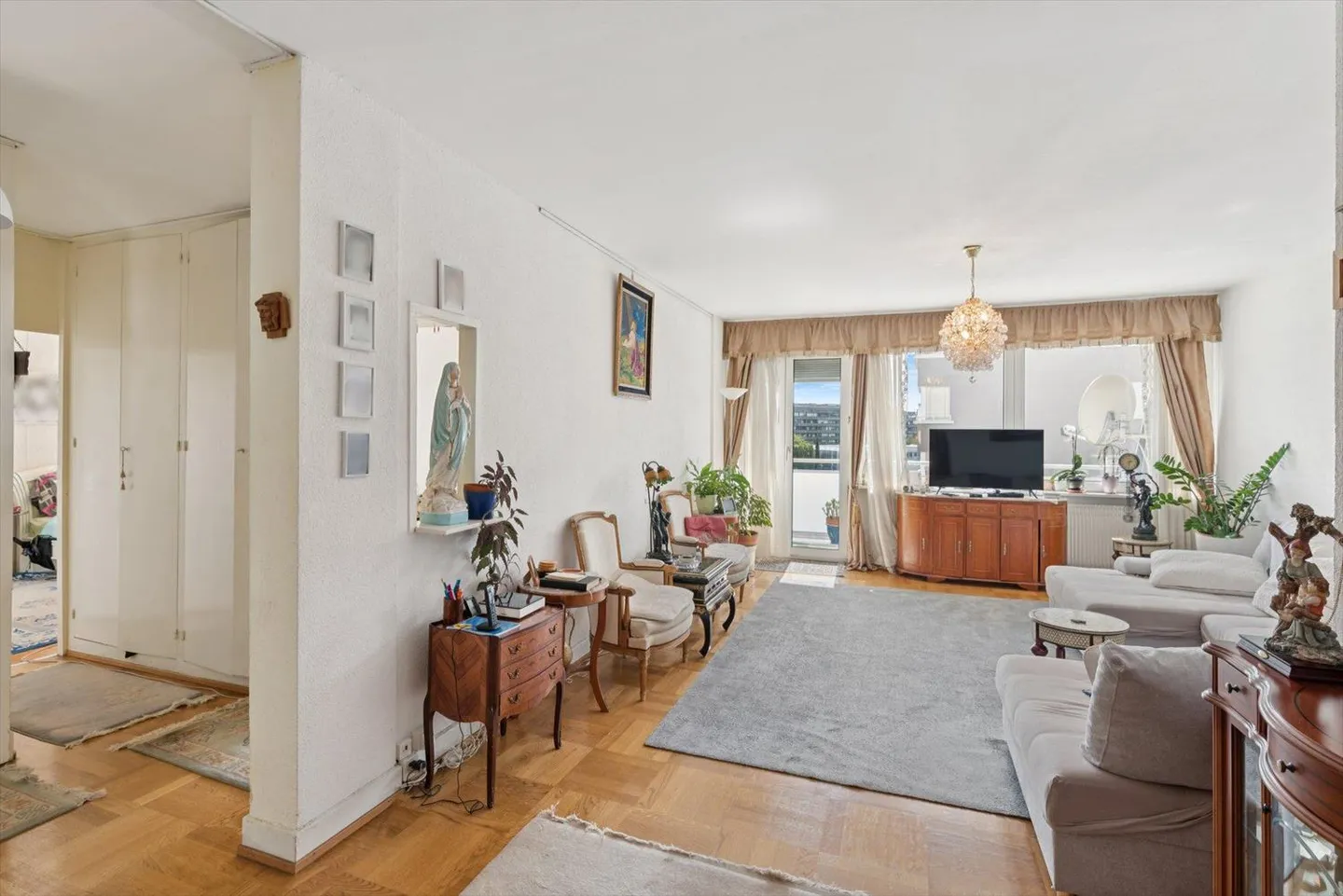 Geräumige 5.5-Zimmer-Wohnung mit Balkon im Herzen von Genf - Photo 1 sur 10