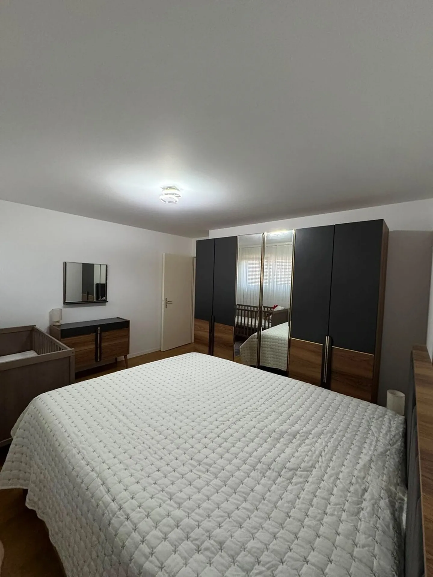 Ideal location - spacious and quiet - Photo 2 of 9