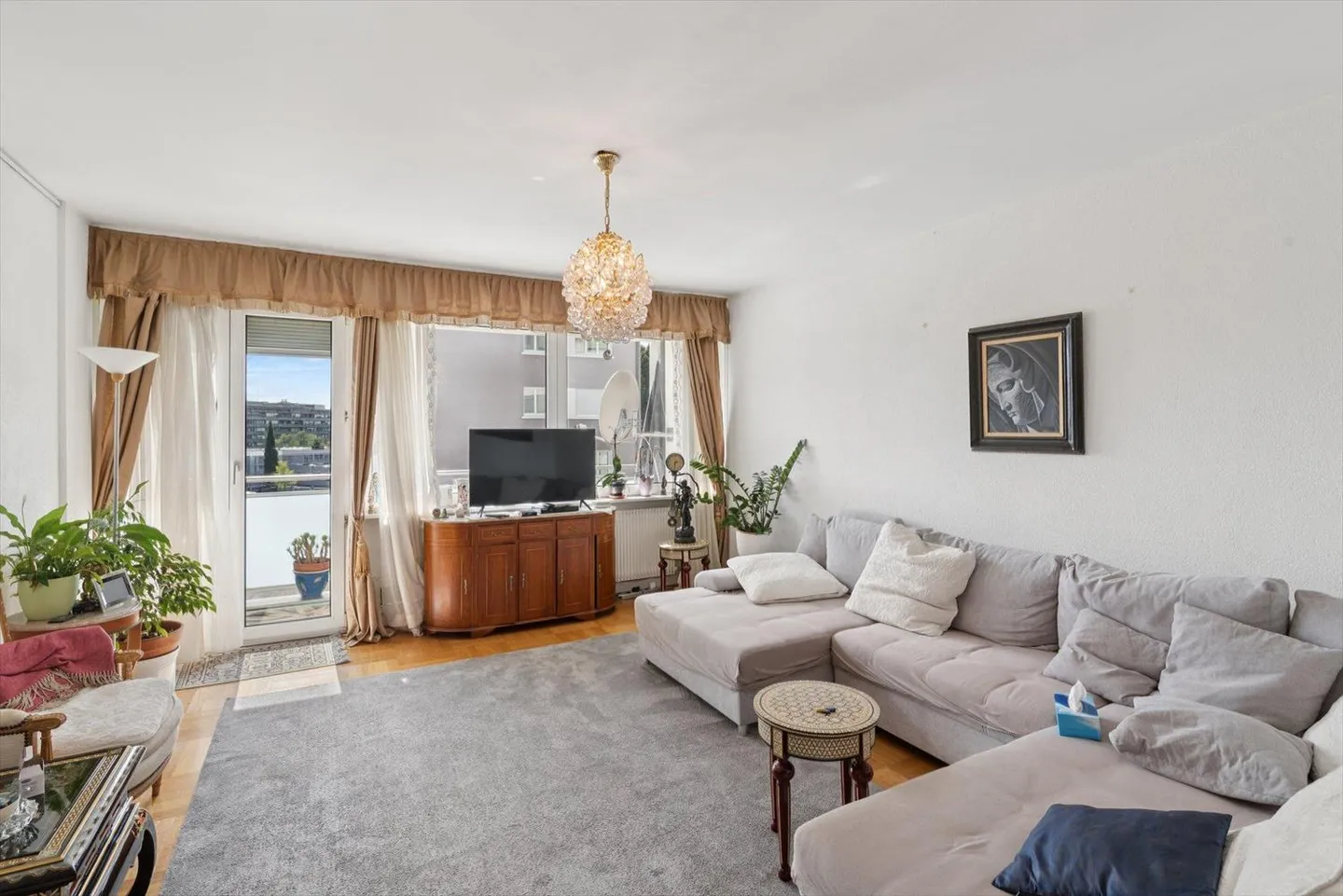 Geräumige 5.5-Zimmer-Wohnung mit Balkon im Herzen von Genf - Photo 2 sur 10