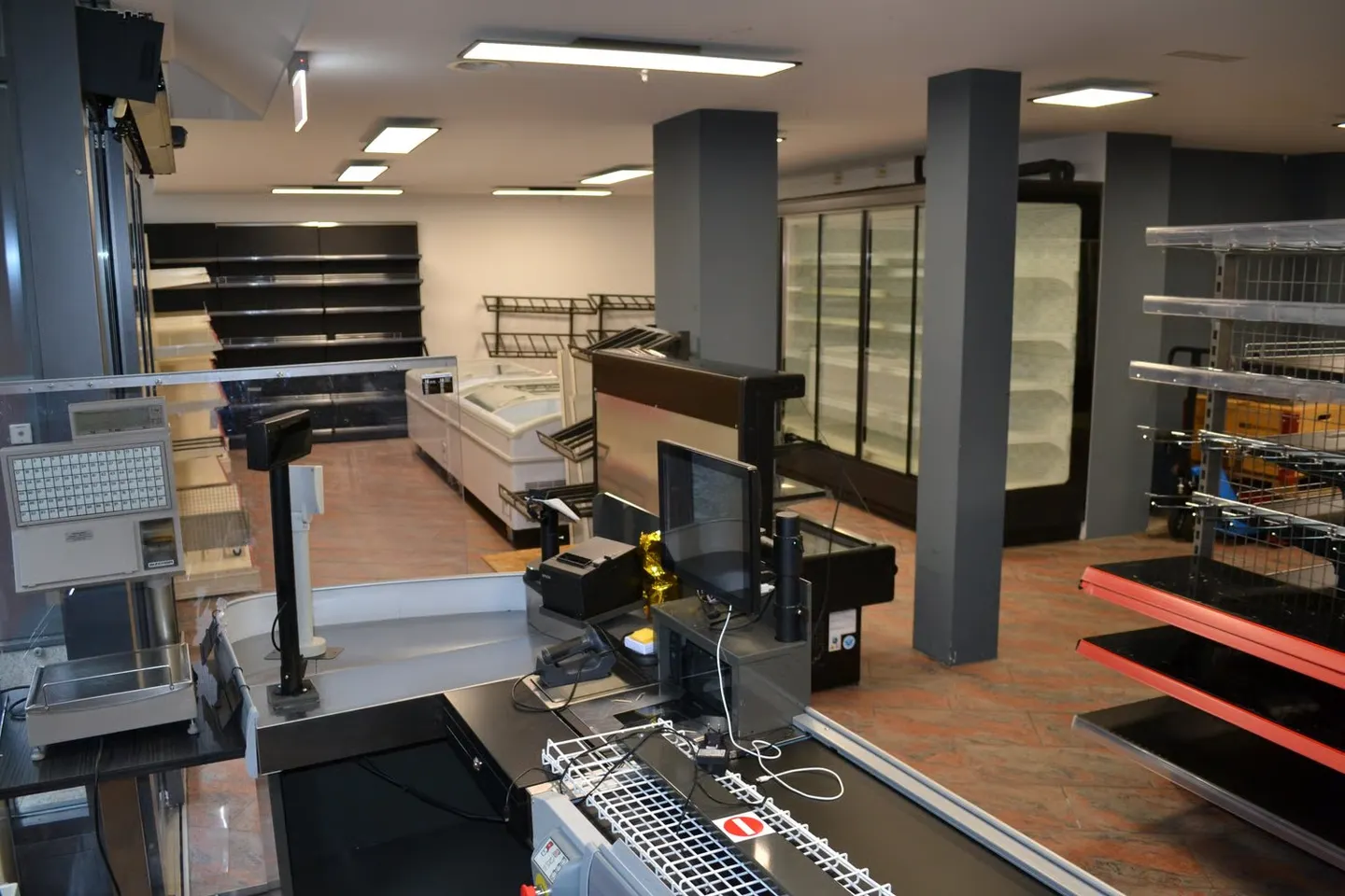 Espace commercial moderne à louer au centre d'Altdorf - Photo 2 sur 14