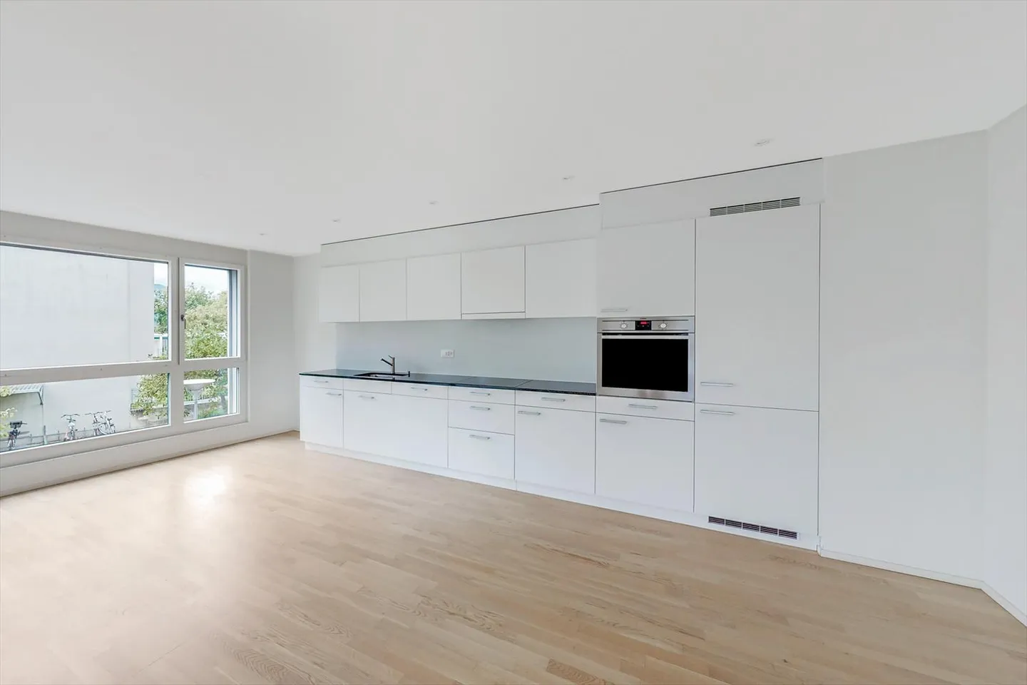 Modern and bright 2.5 rooms - Photo 2 of 5