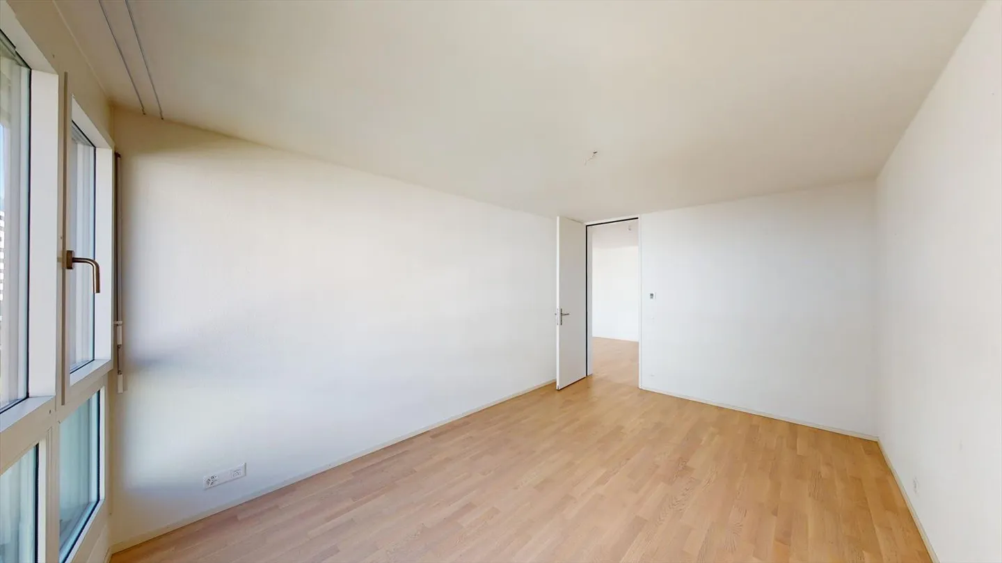 Modern and bright 2.5 rooms - Photo 4 of 5