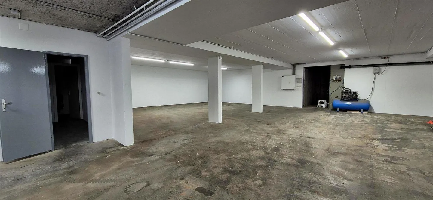 Espace Commercial Polyvalent - Photo 2 sur 10