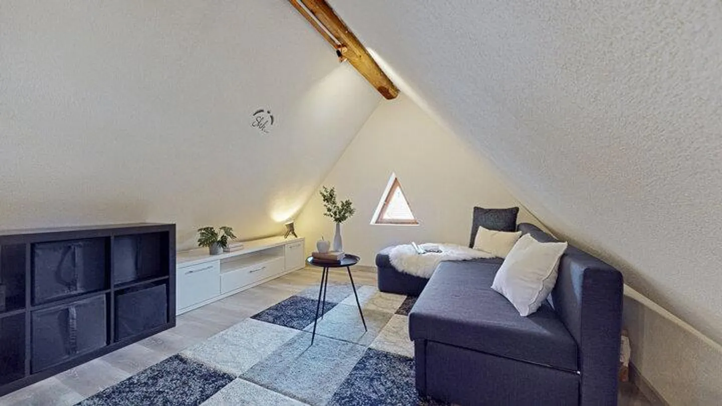 Casa unifamiliare attraente con grande area commerciale - Foto 7 di 8