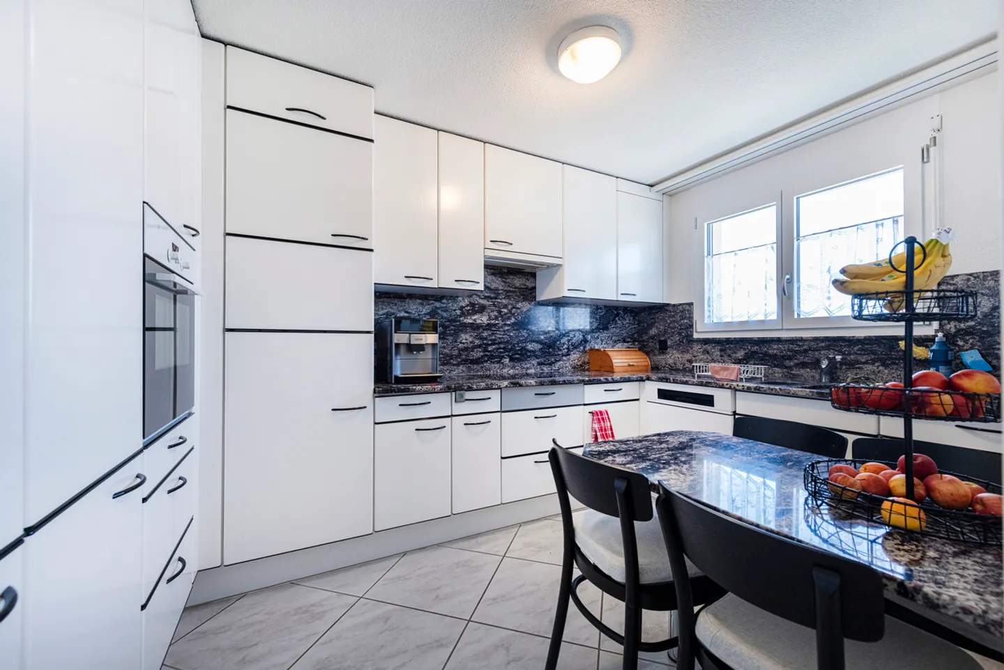 Charming Apartment in Quiet Area - Photo 4 of 13