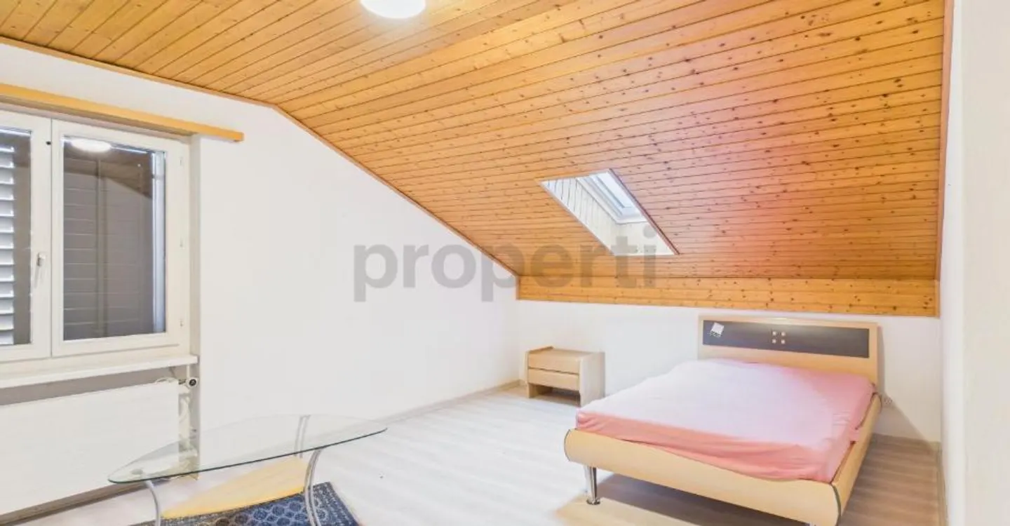 Chambre individuelle charmante avec mobilier pratique à Oberweningen - Photo 1 sur 9