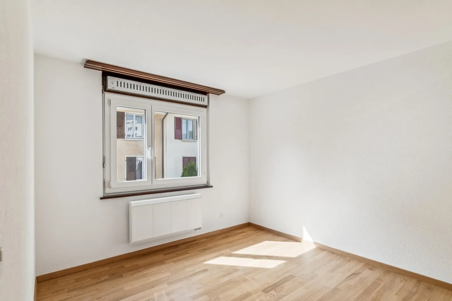 Spacious Maisonette Apartment with Fireplace - Ideal Location - Photo 7 of 11