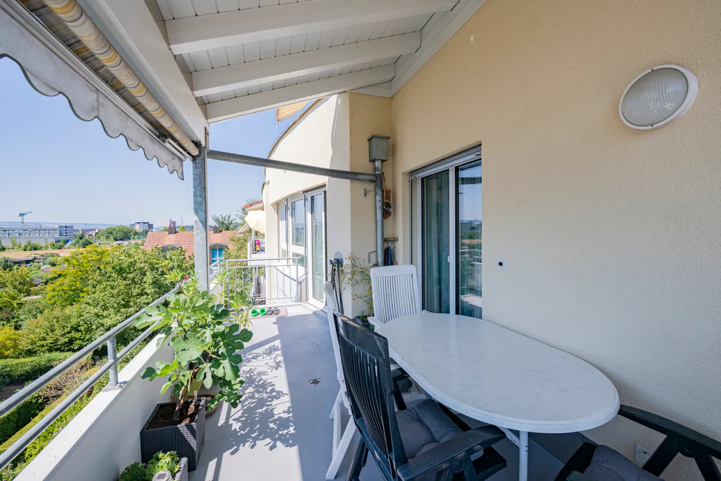 Charming Apartment in Quiet Area - Photo 11 of 13