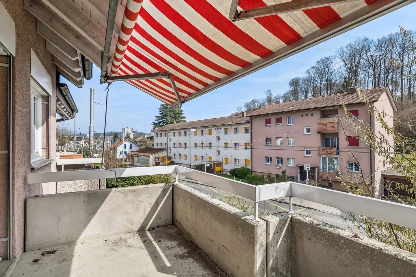 Spacious Maisonette Apartment with Fireplace - Ideal Location - Photo 3 of 11