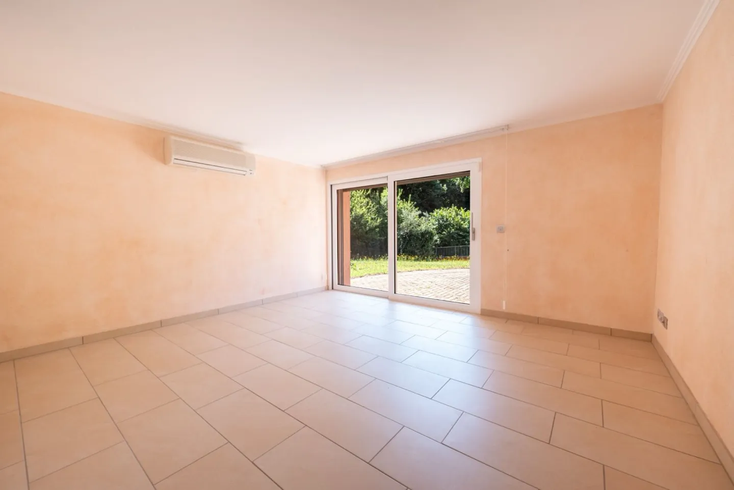 Casa con grande giardino e appartamento per ospiti - Foto 2 di 13