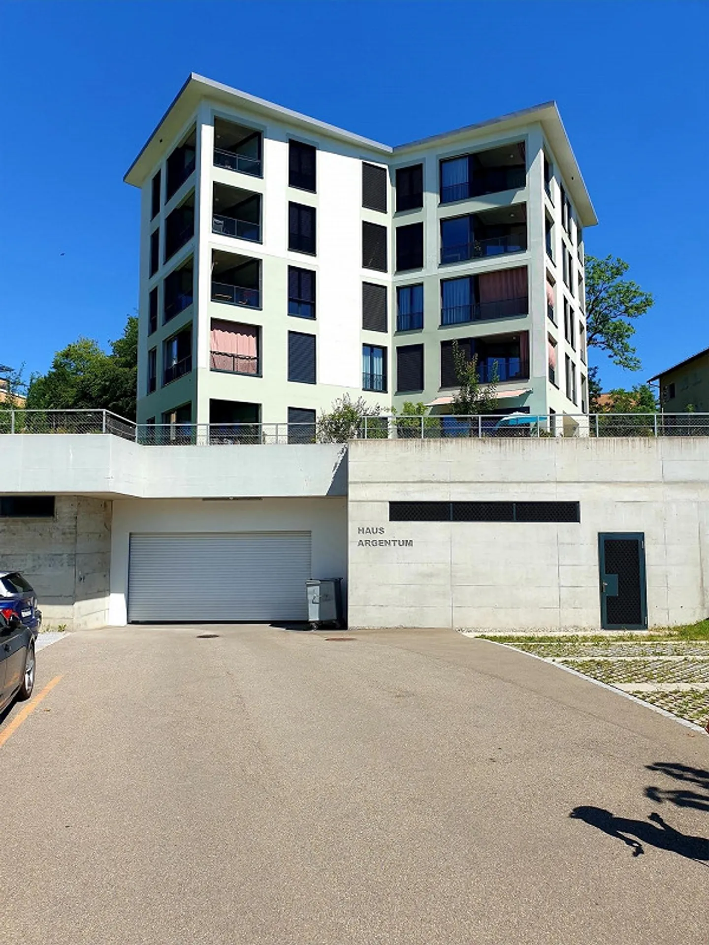 Cool sunny 2.5 room apartment in optimal location with great living comfort 0B - Photo 3 of 7