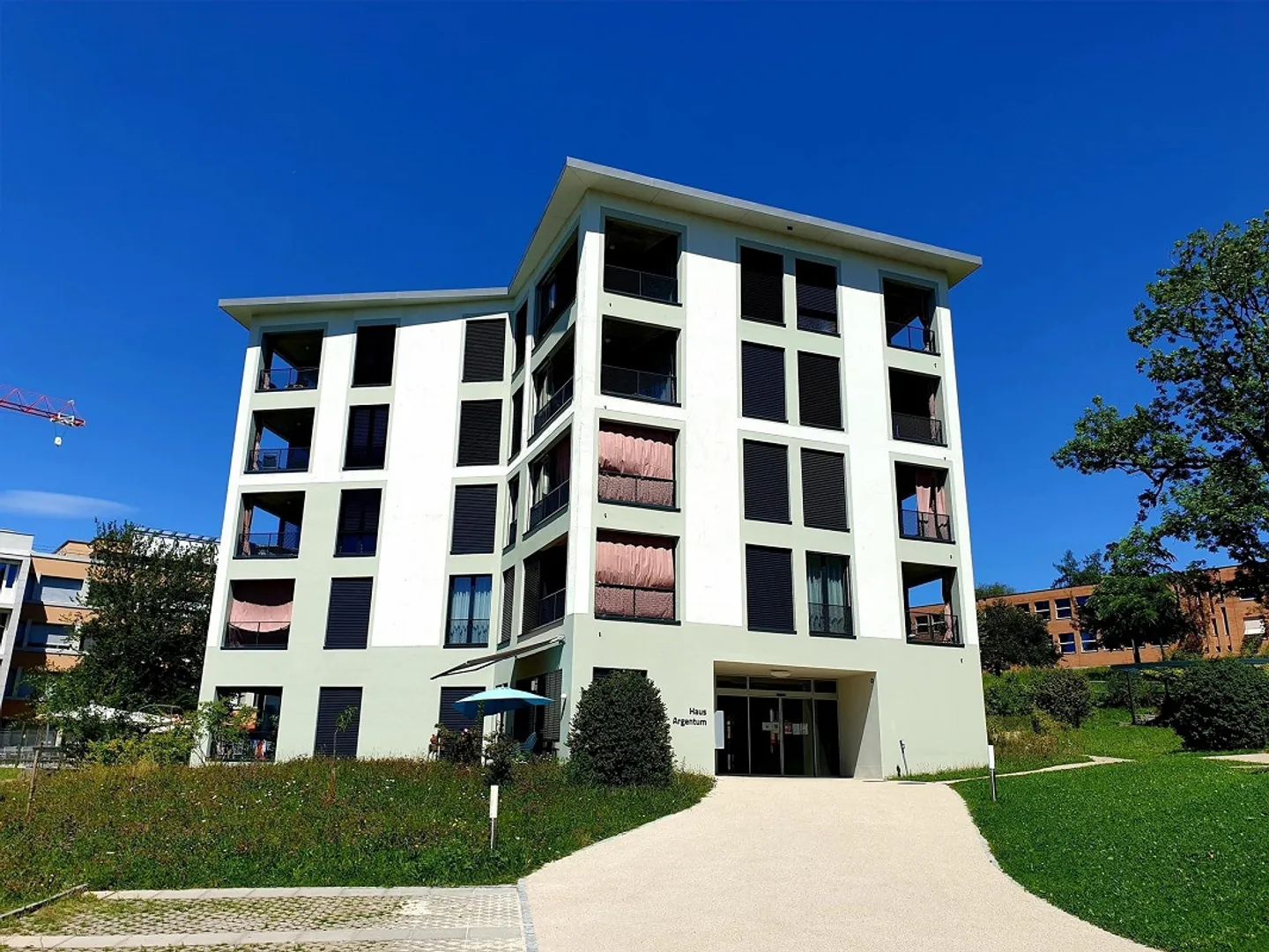 Cool sunny 2.5 room apartment in optimal location with great living comfort 0B - Photo 1 of 7