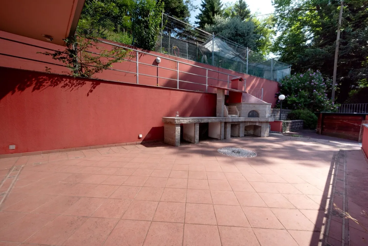Casa con grande giardino e appartamento per ospiti - Foto 7 di 13