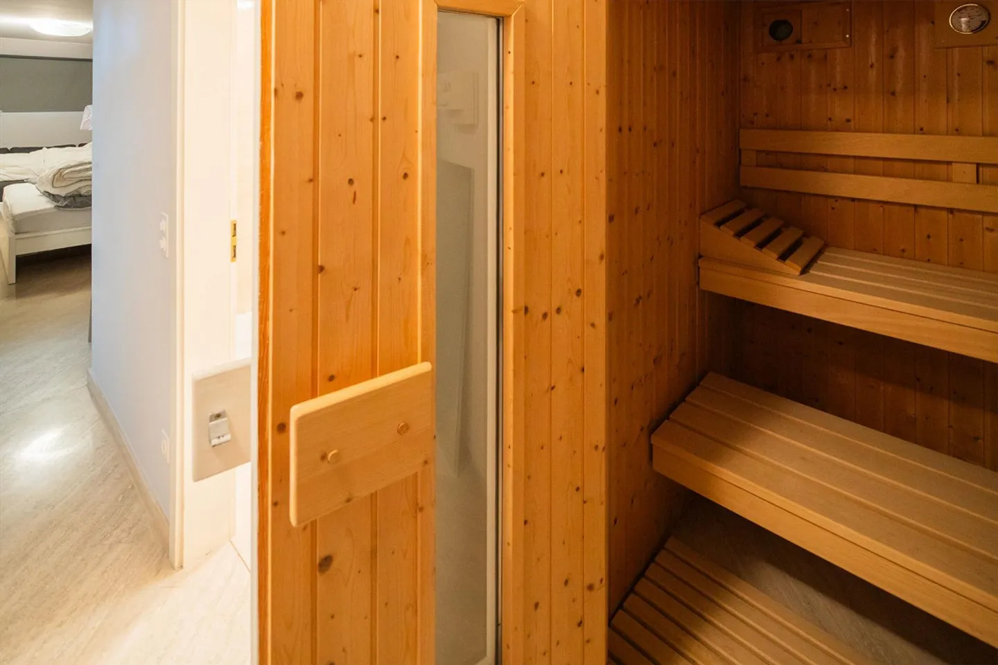 Exclusive 3 1/2 room apartment with lake view in Morcote - Photo 12 of 14