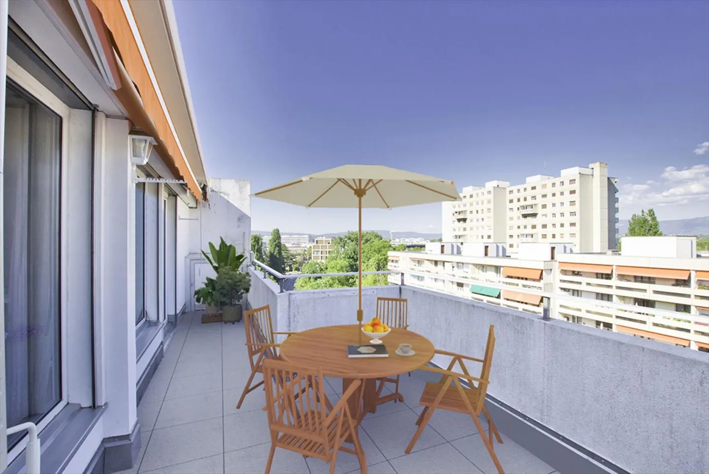5.5-room penthouse to renovate - with 30 m2 terraces - Photo 1 of 8