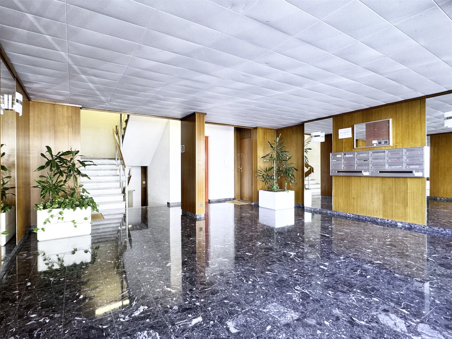 5.5-room penthouse to renovate - with 30 m2 terraces - Photo 6 of 8