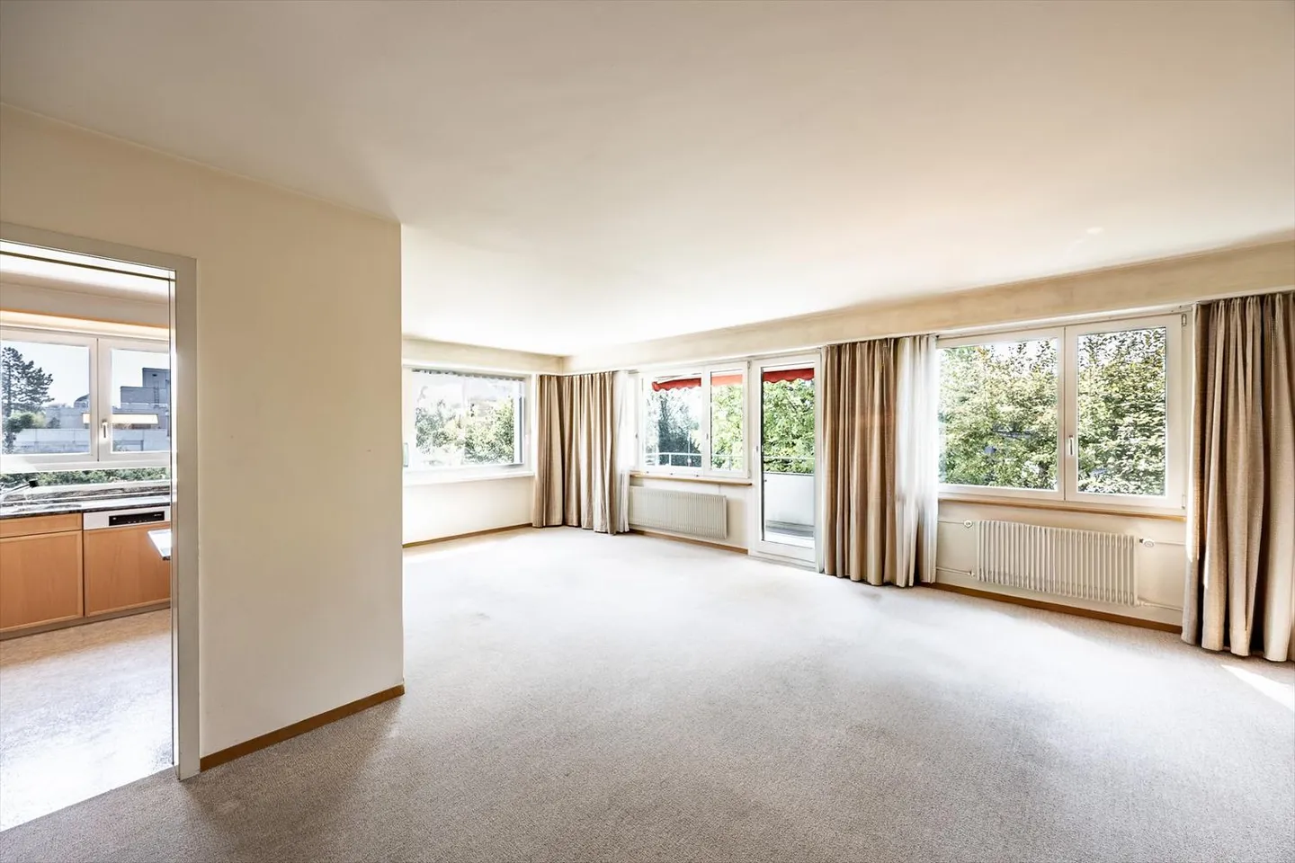 4-room apartment - Photo 1 of 9