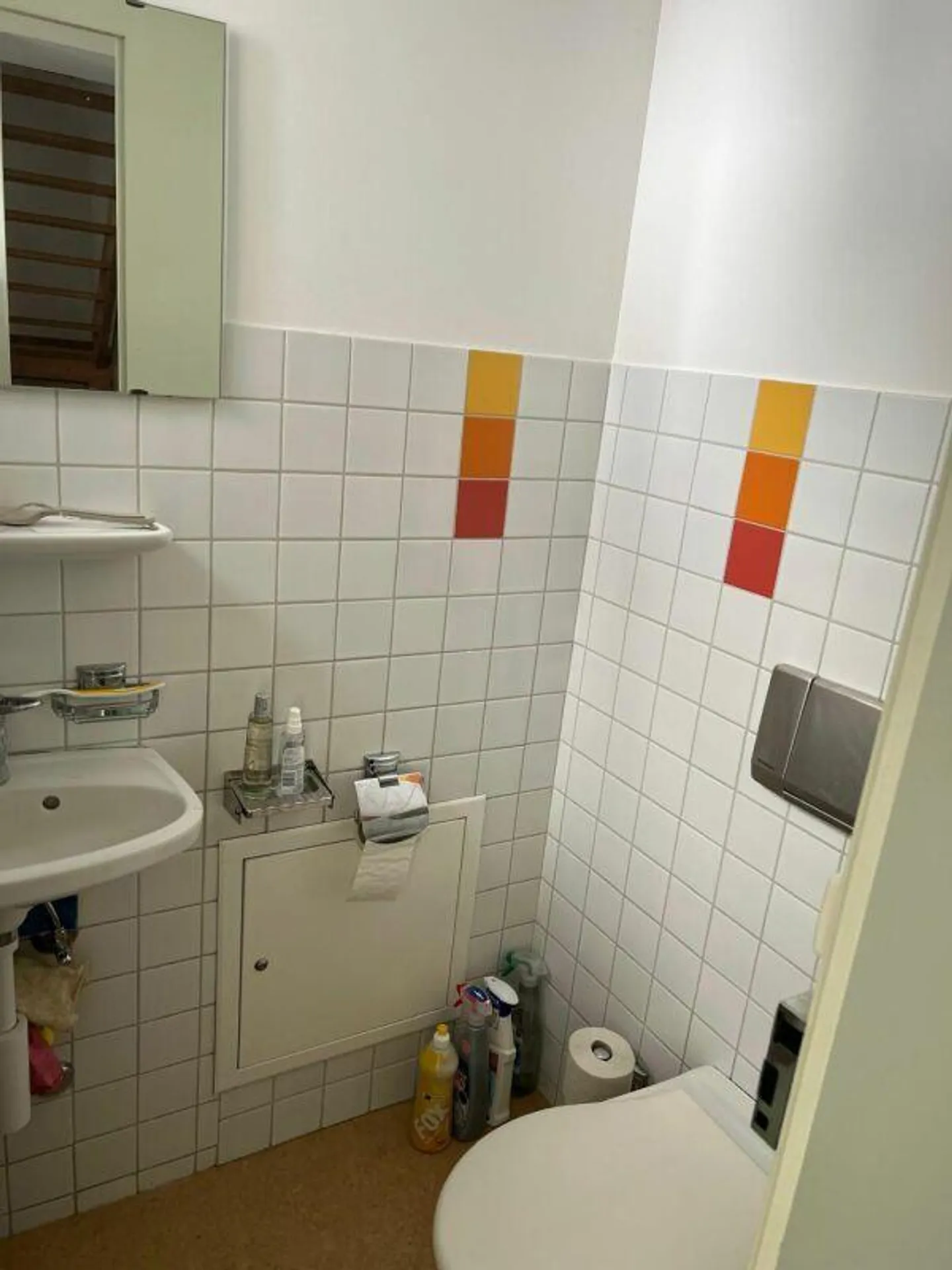 Vielseitiges Büro/Praxis/Atelier in mitten der Schaffhauser Altstadt - Photo 6 of 8