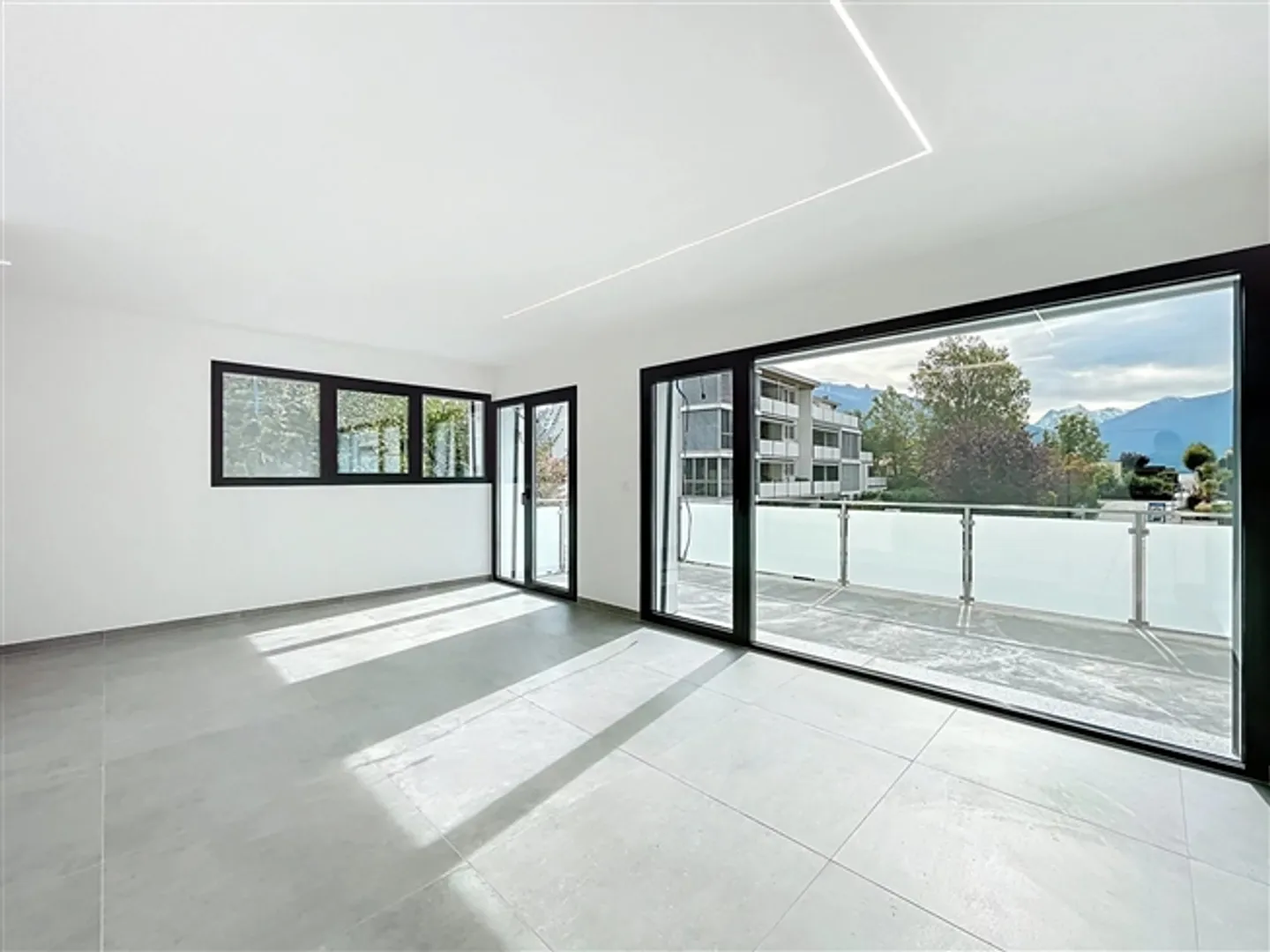 Zeitgenössische Villa mit Aussicht - Foto 1 von 12