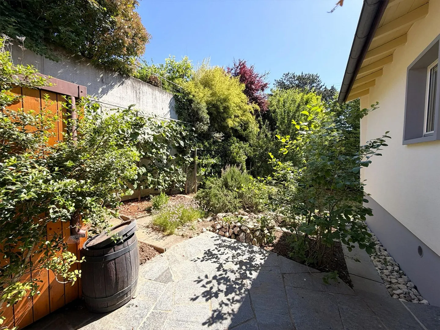 Living like in a single-family home with modern expansion standard - Photo 2 of 10