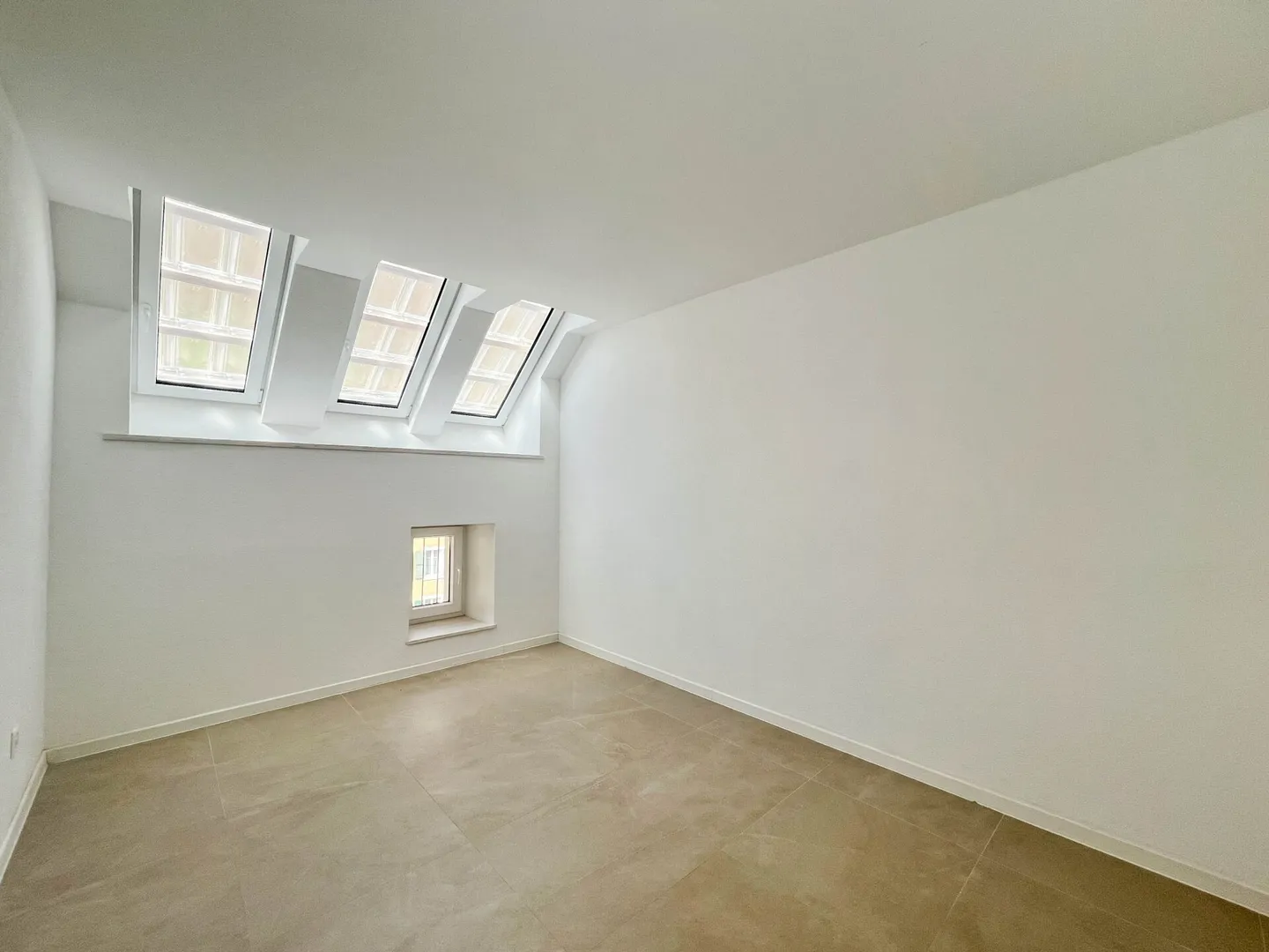 Charmant duplex de 4 pièces entièrement rénové pour du rendement - Foto 4 di 13