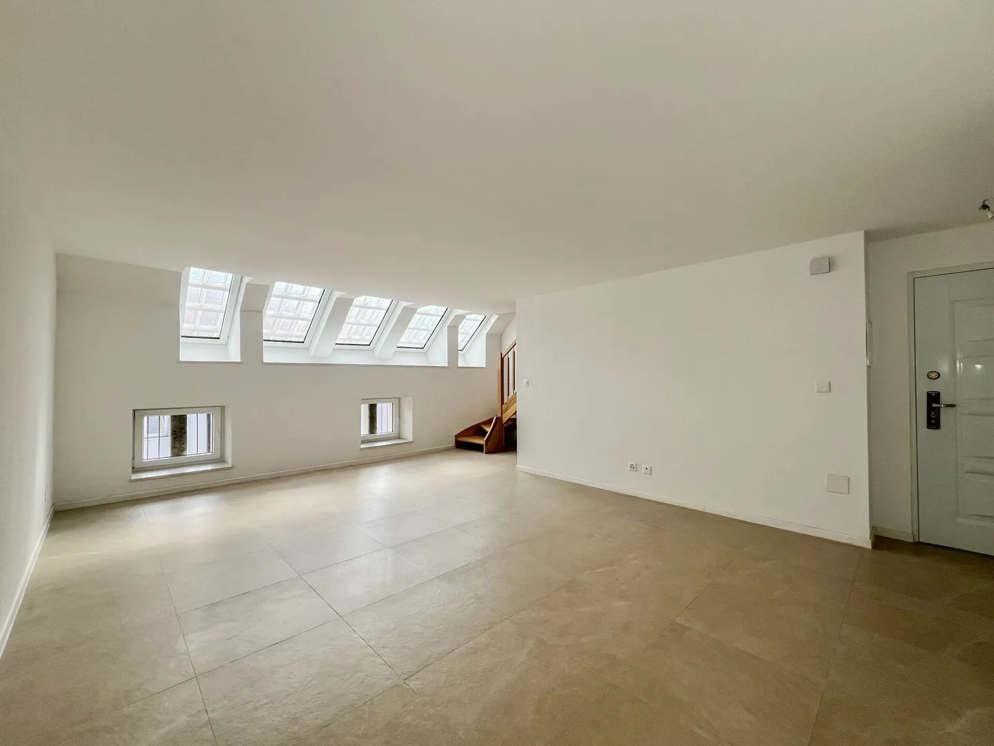 Charmant duplex de 4 pièces entièrement rénové pour du rendement - Foto 5 di 13