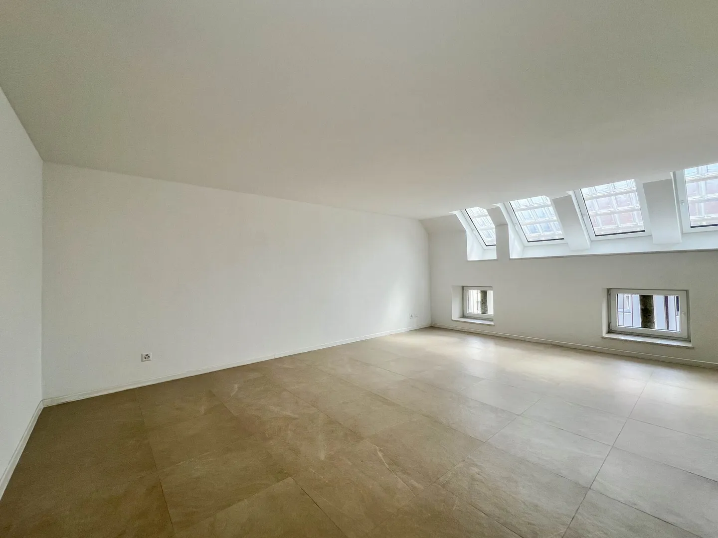 Charmant duplex de 4 pièces entièrement rénové pour du rendement - Foto 7 di 13