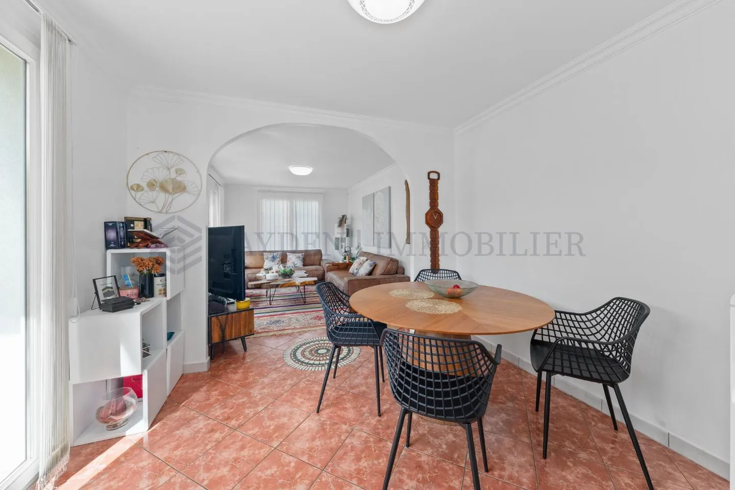 Elegante Villa mit Pool - Foto 6 von 11