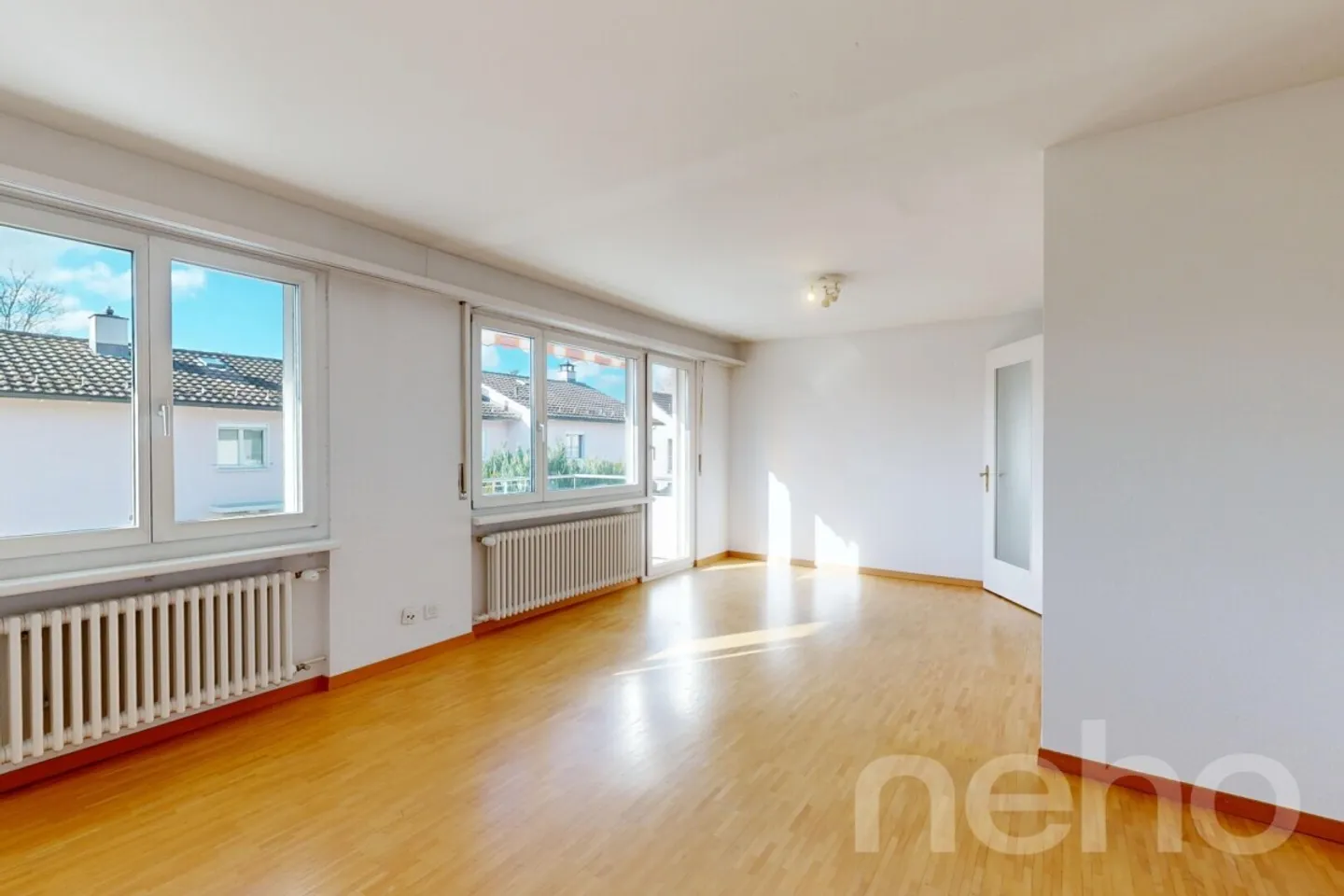 Sunny 5-Room Corner House - Photo 7 of 10