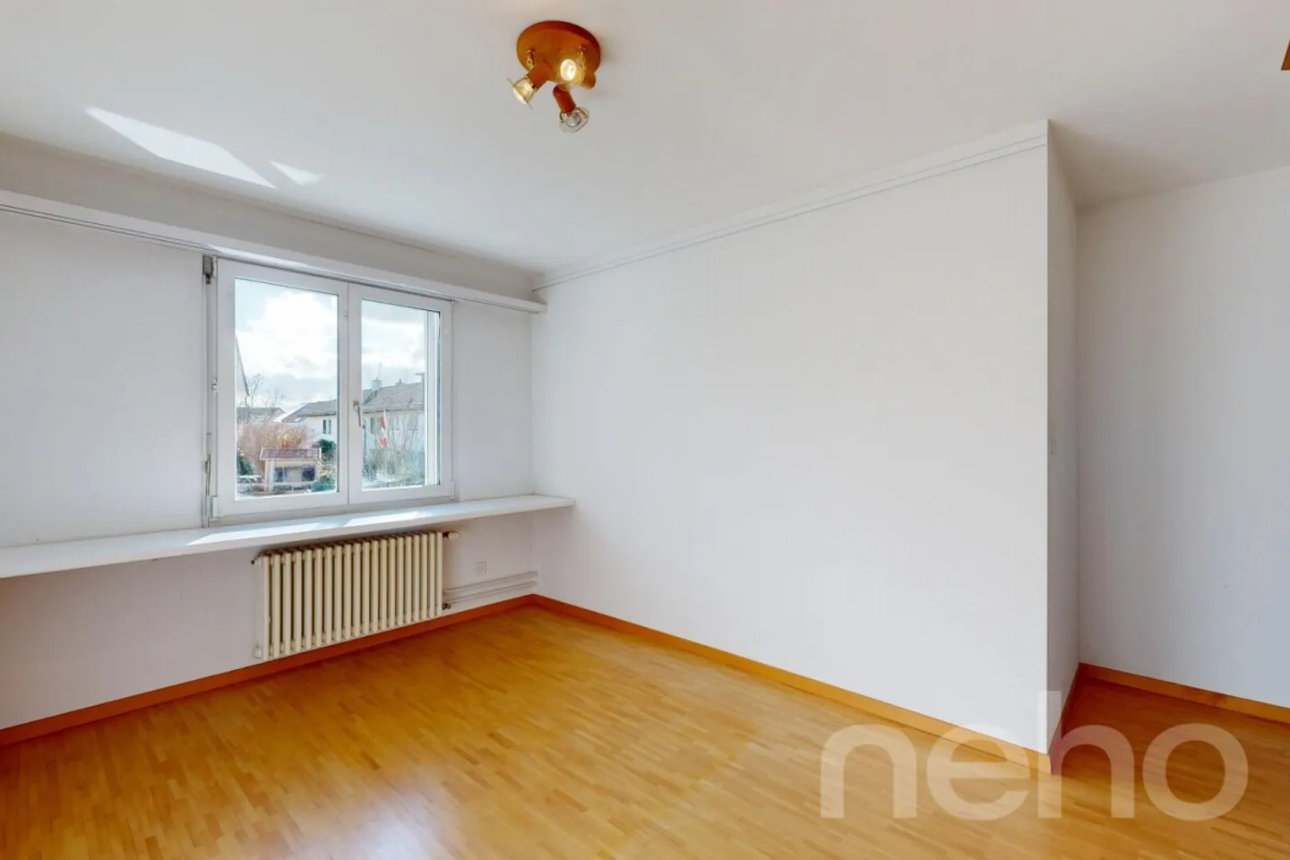 Sunny 5-Room Corner House - Photo 8 of 10