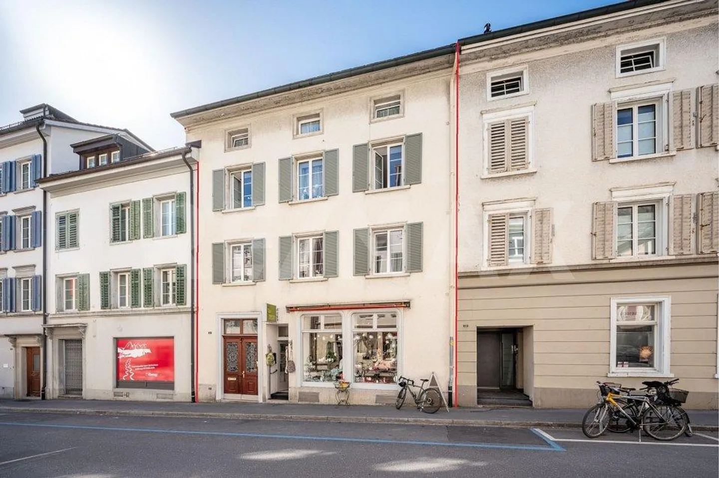 Mehrfamilienhaus in Glarus - Foto 1 von 13