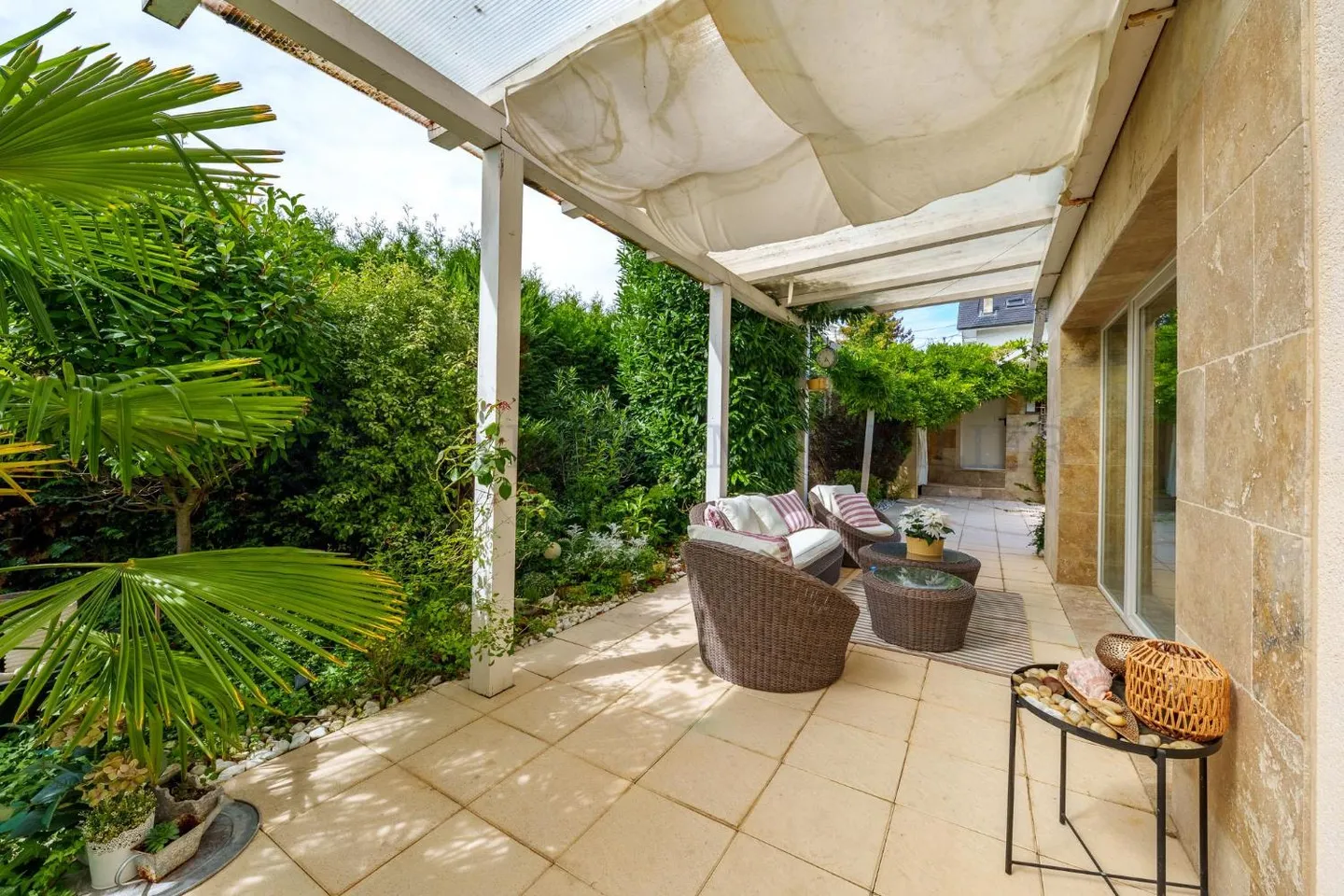 Elegante Villa mit Pool - Foto 11 von 11
