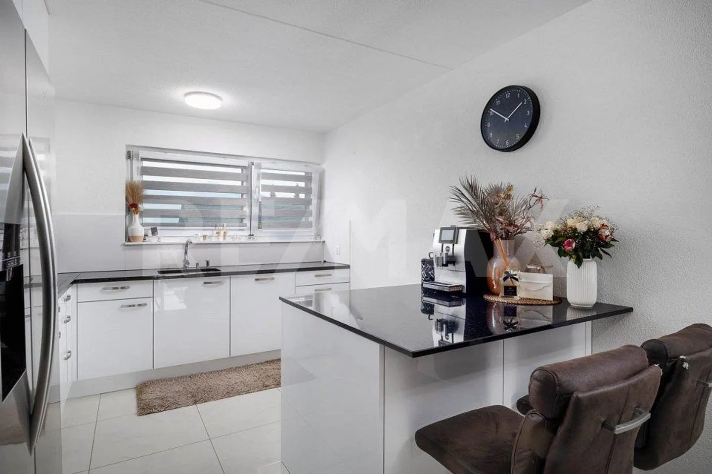 Appartamento 4,5 locali con balcone soleggiato e arredamento di alta qualità in vendita a Buttikon SZ! - Foto 6 di 13