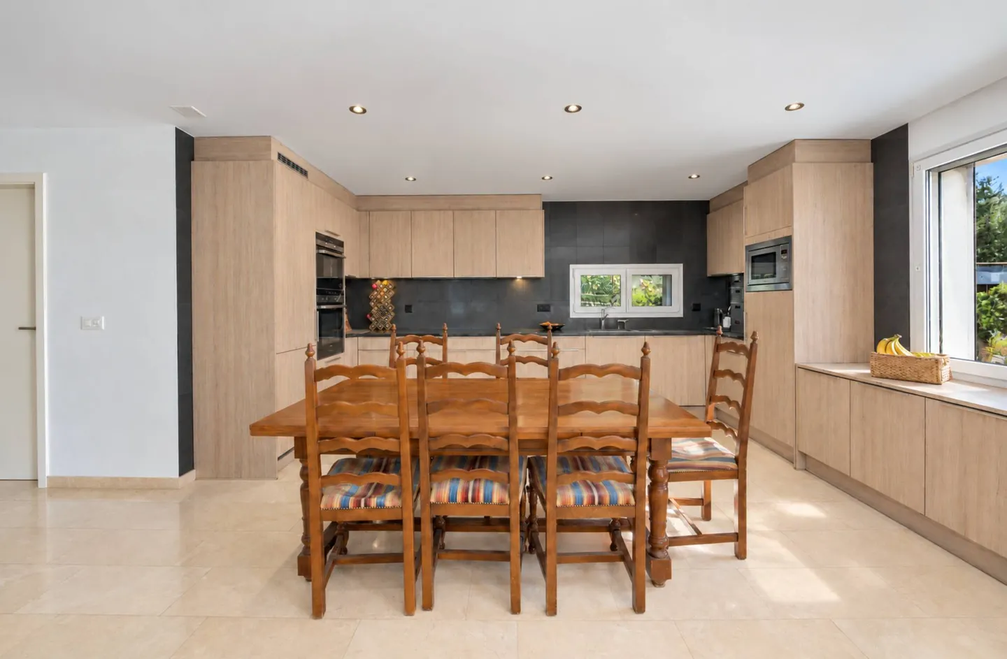 Flexible Family Home in Penthalaz - Photo 4 of 13