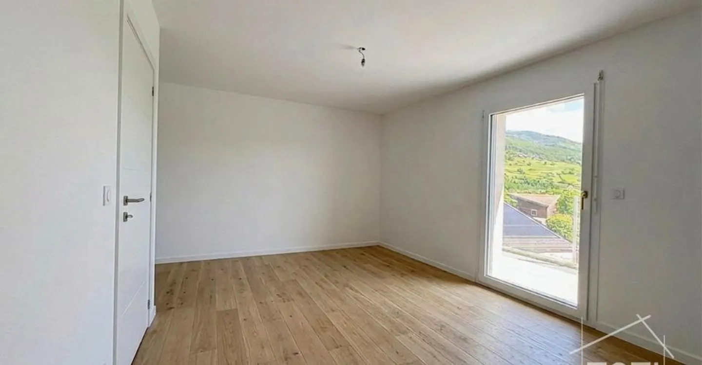 VERMIETUNG-VERKAUF: Neue Einzelvilla mit 4,5 Zimmern und schönem Blick über die Ebene - Foto 5 von 11