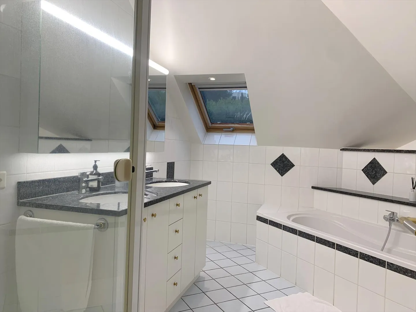 Semi-Detached House 6 Rooms - Photo 5 of 8