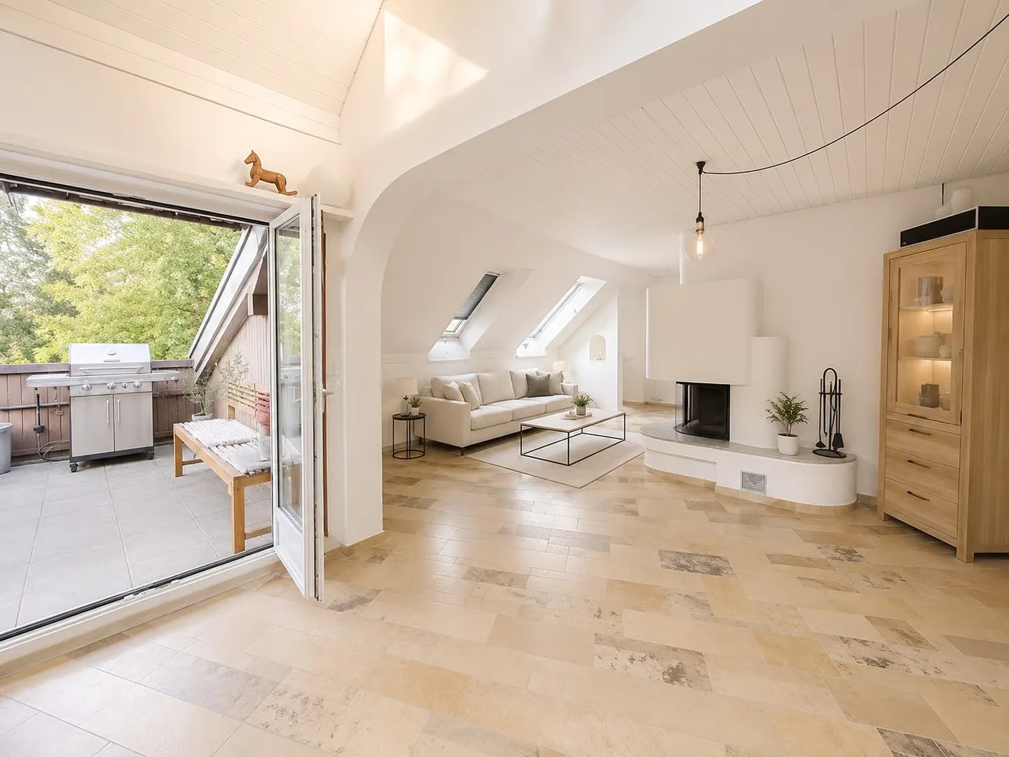 Penthouse with Gallery - Photo 3 of 15
