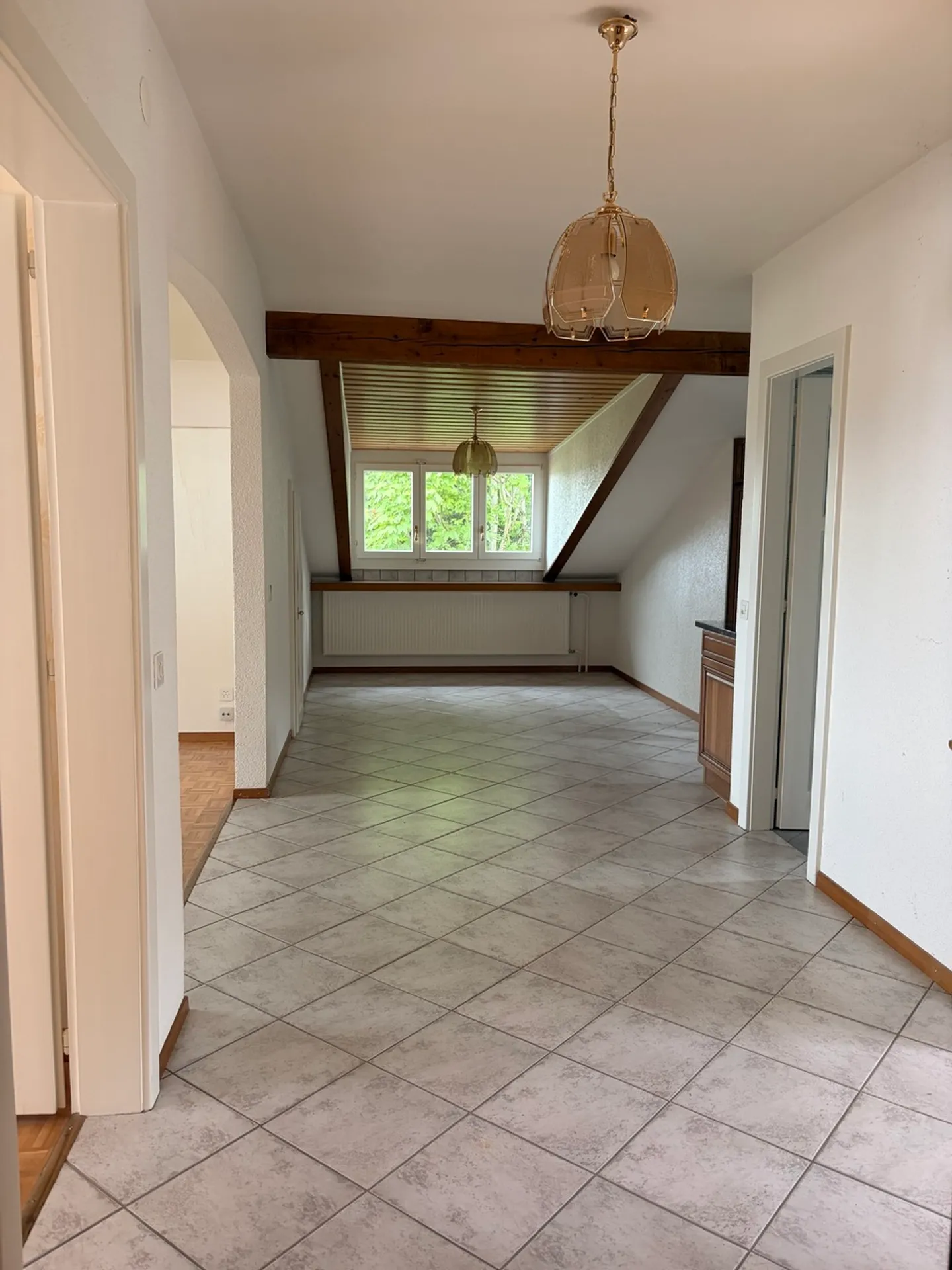 Bungalow charmant avec 2 appartements et grand jardin bordé d'arbres - Photo 11 sur 13