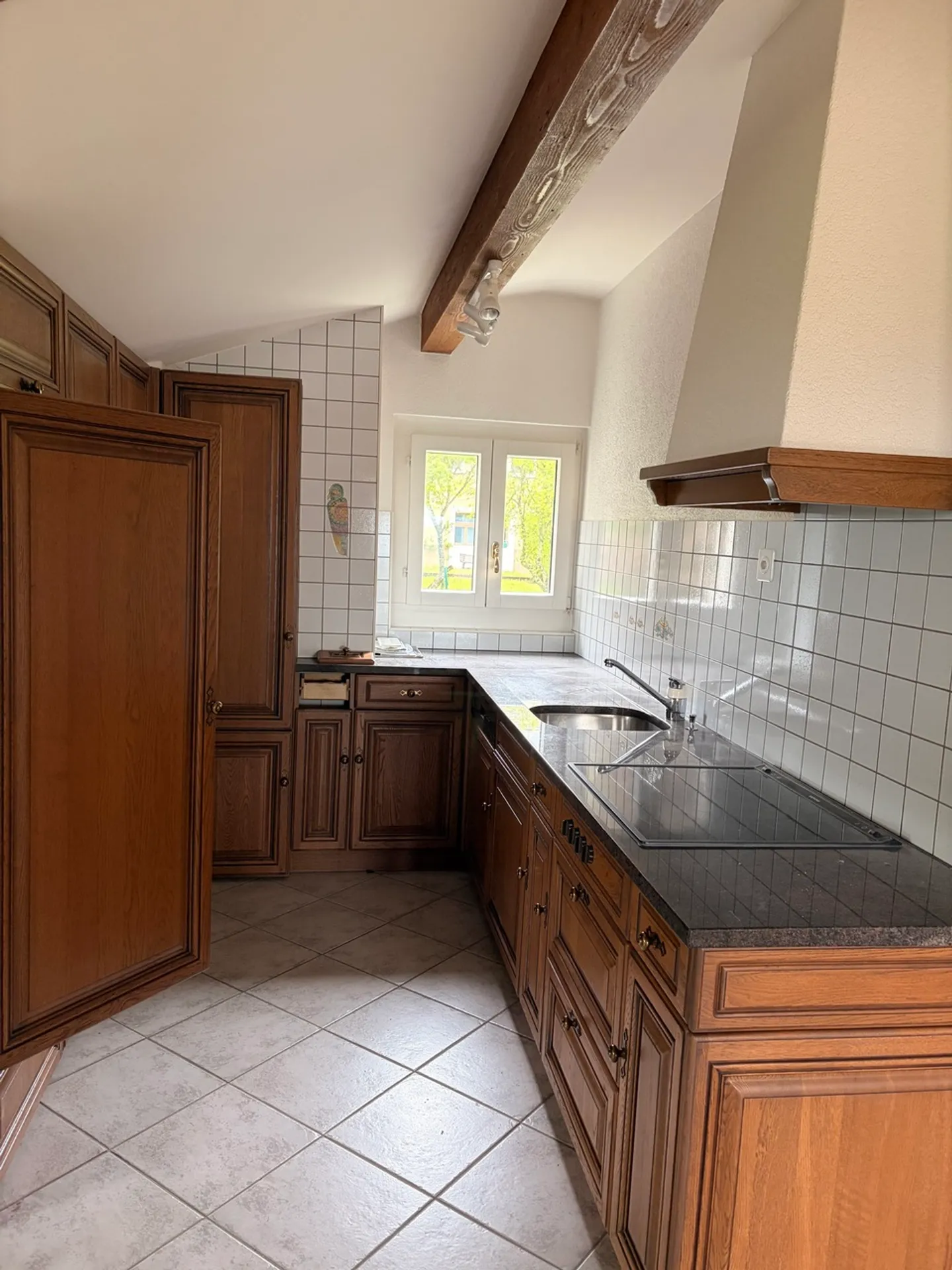 Bungalow charmant avec 2 appartements et grand jardin bordé d'arbres - Photo 13 sur 13