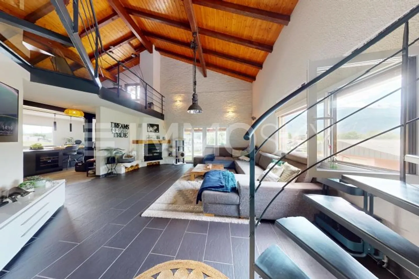 Family home with garage and workshop - Photo 2 of 7