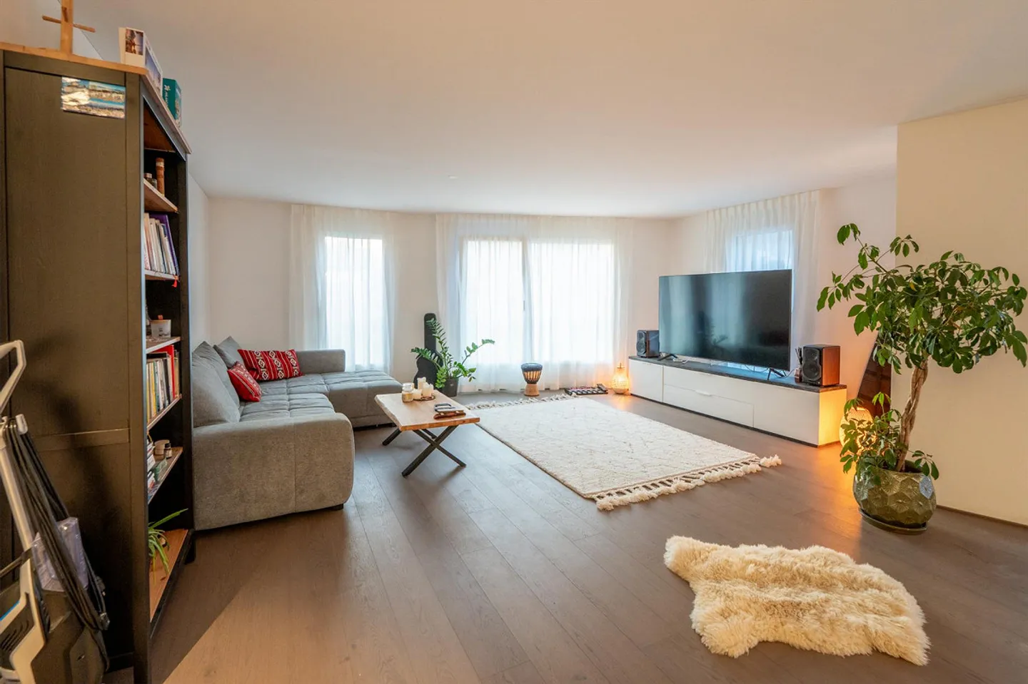 Moderno appartamento di nuova costruzione di 4.5 locali in una posizione privilegiata - Foto 5 di 8