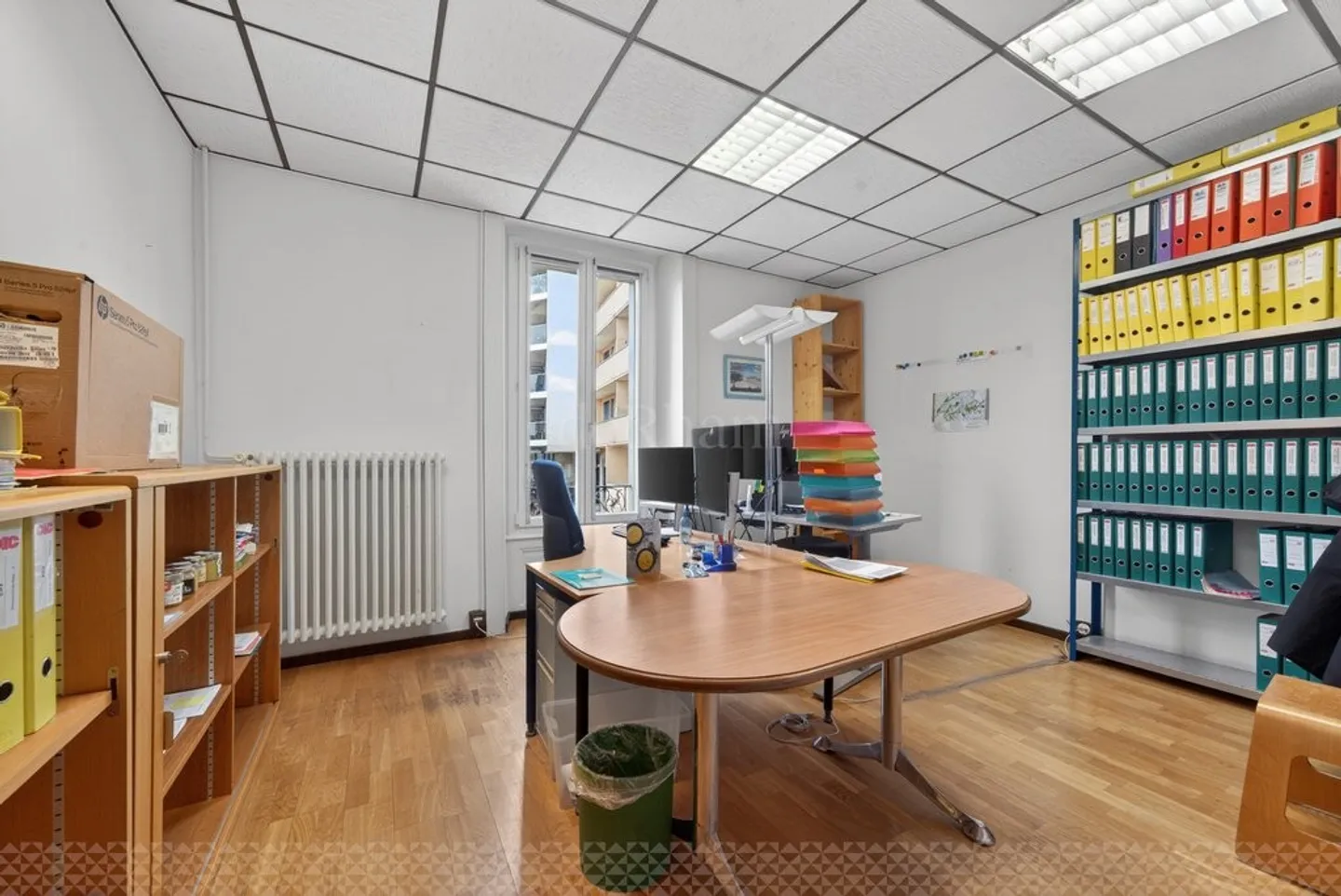 Administrative area of approximately 196 m2 - Just steps from the lake - Photo 5 of 12