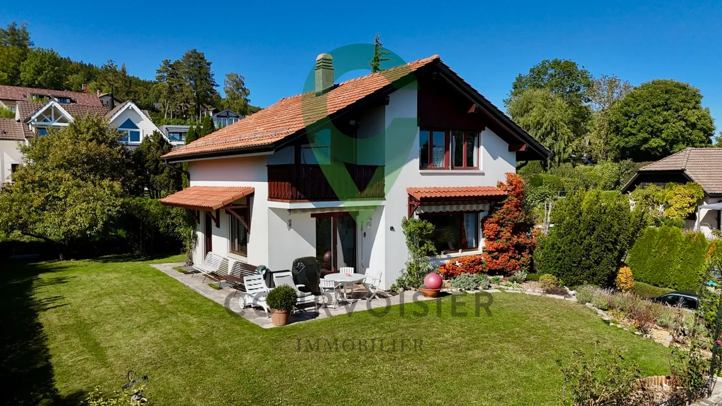 Casa indipendente che offre comfort e vista sulle Alpi e sul lago - Foto 1 di 12