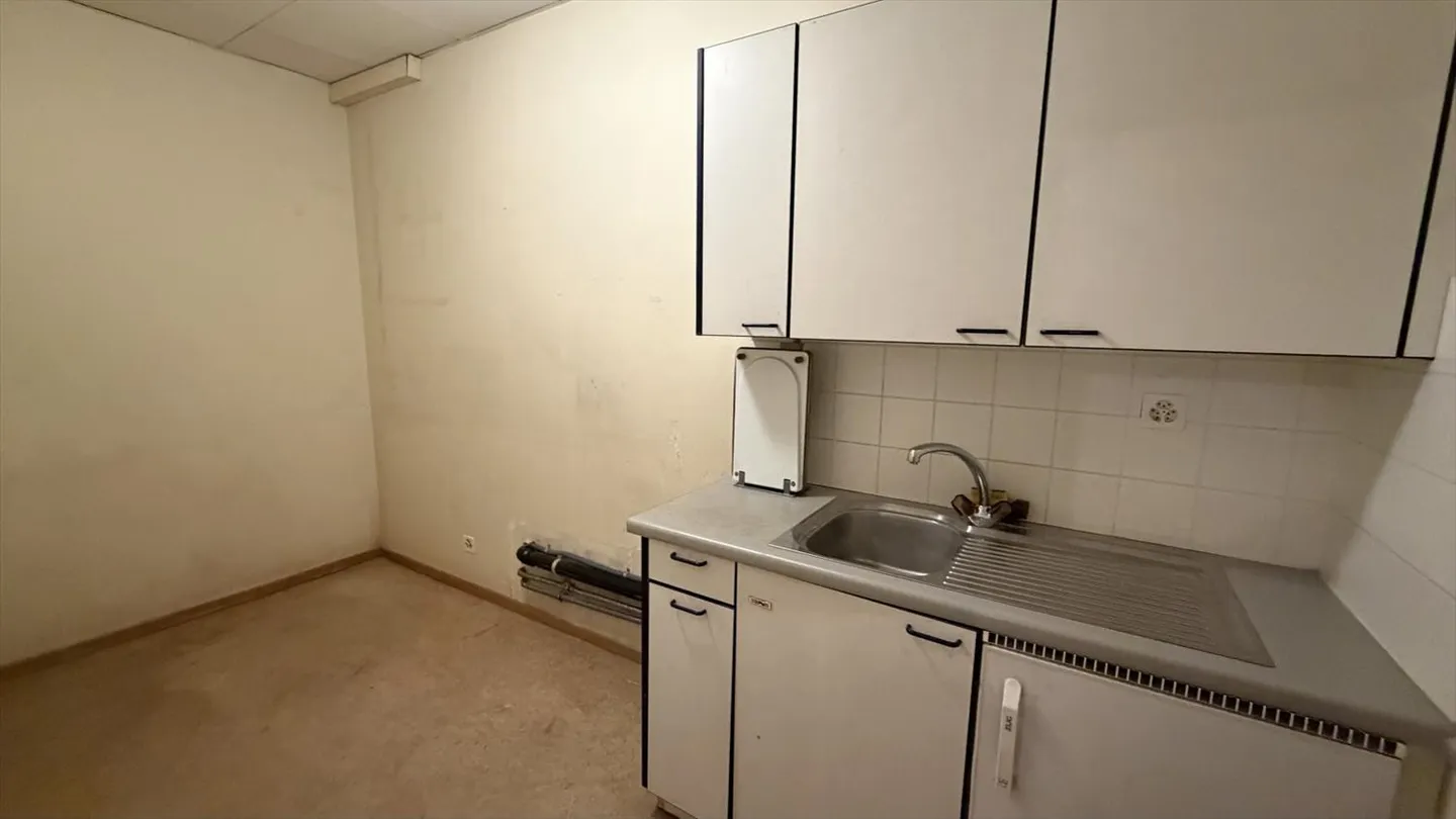 Spazio ufficio in affitto - Foto 7 di 9