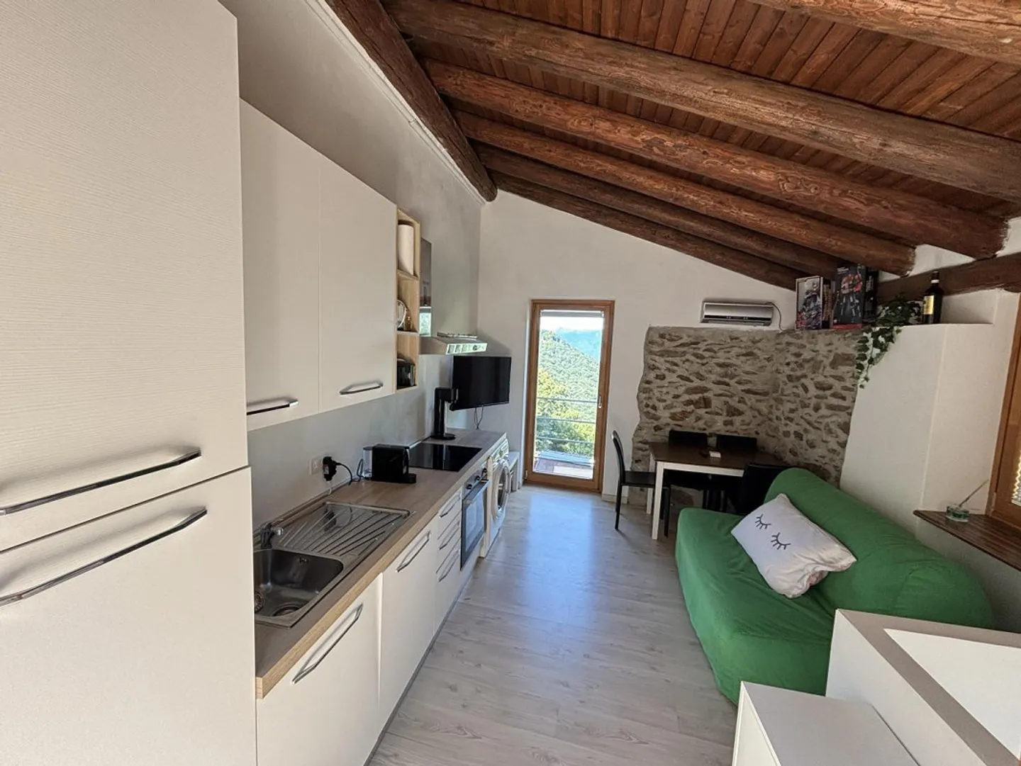 Casa di 2 locali molto tranquilla, soleggiata con bella vista. - Foto 2 di 24