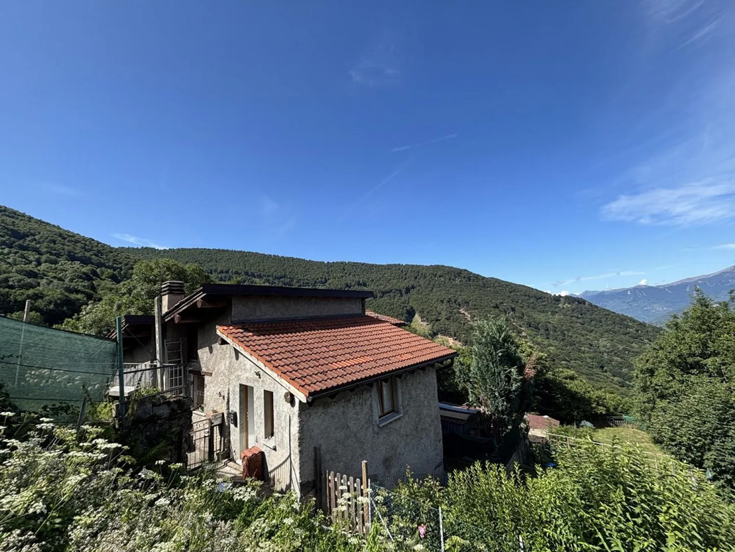 Casa di 2 locali molto tranquilla, soleggiata con bella vista. - Foto 1 di 24