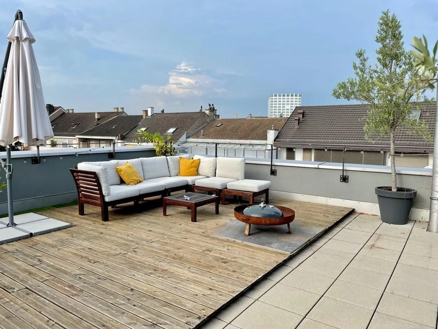 Grande terrasse sur le toit avec vue sur le Rhin - Photo 1 sur 11