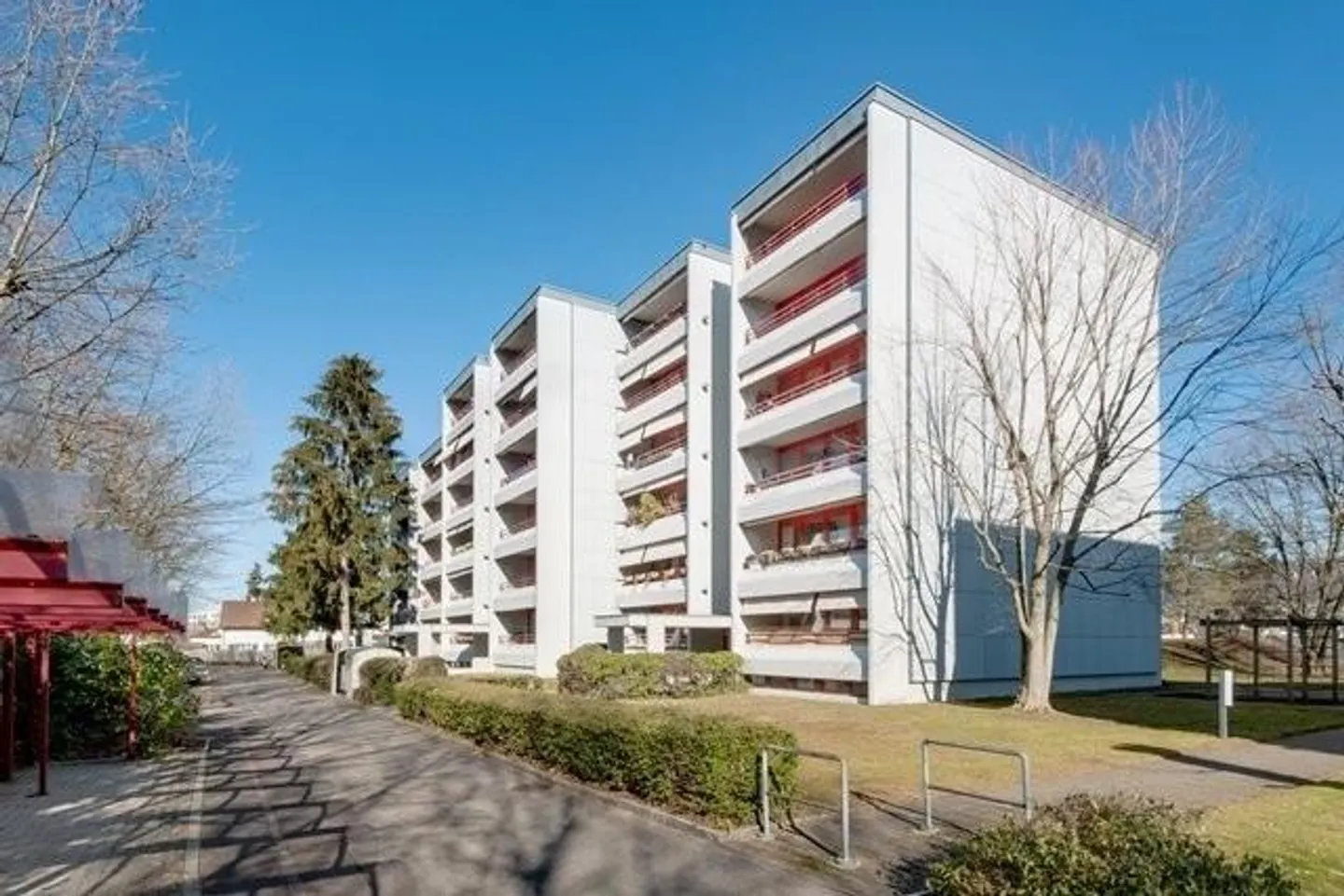 Wohnung mit Aussicht in Aesch - Foto 1 von 9