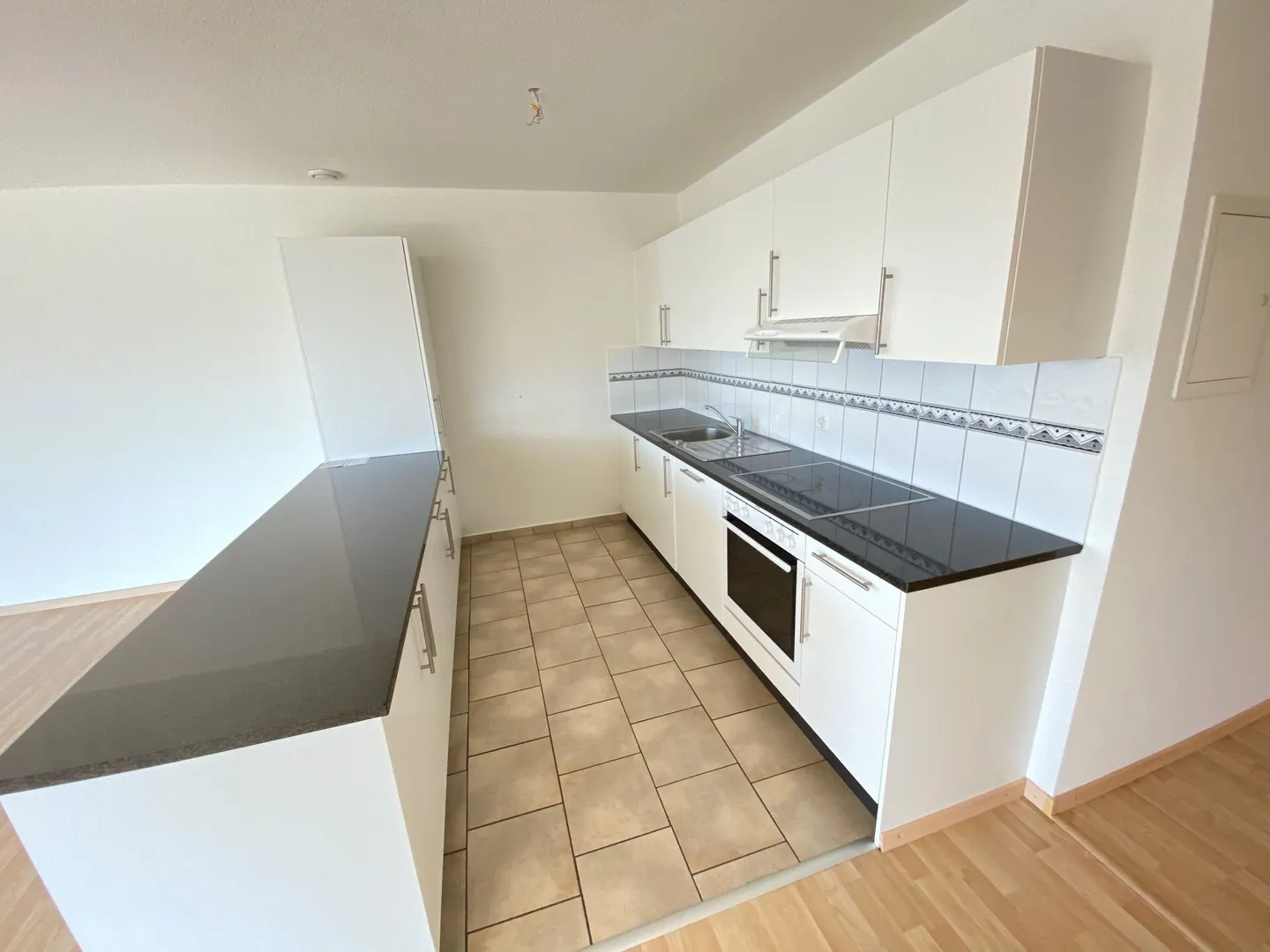 2.5 ZW: Helle Wohnung mit Waschturm - Foto 3 von 7